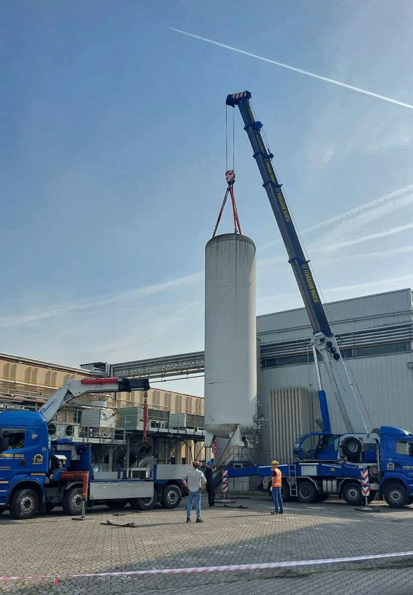 exceptional transport and lifting vehicles